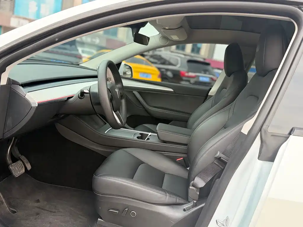 Model Y 2023 rear-wheel drive version купить на сайте DeffCars