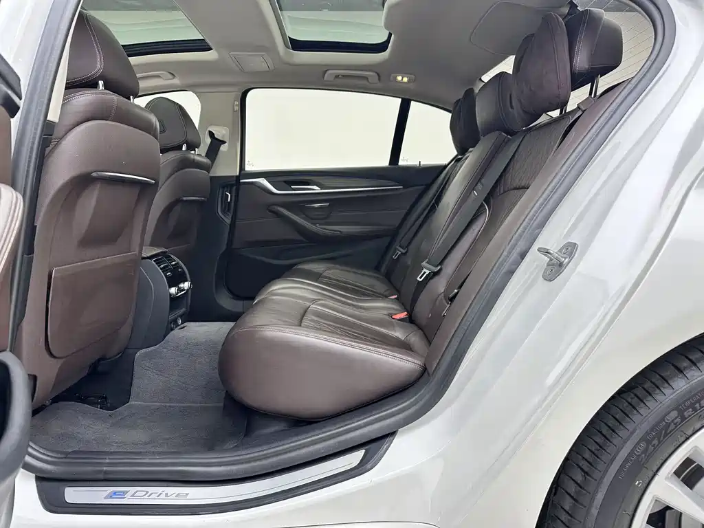 BMW 5 Series New Energy 2019 530Le Luxury Package купить на сайте DeffCars