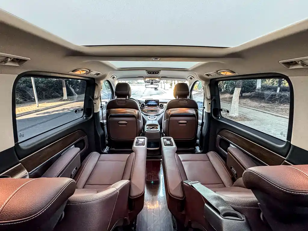 Mercedes-Benz V-Class 2022 V 260 L Long Wheelbase Premium Edition купить на сайте DeffCars