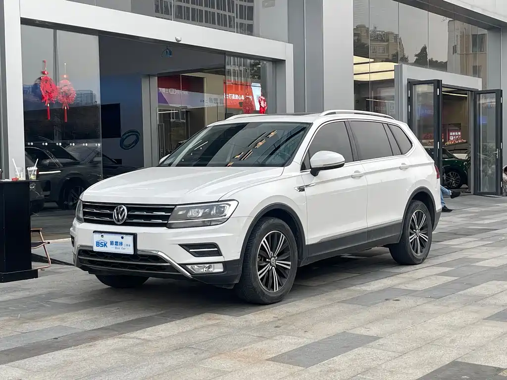 Tiguan L 2020 330TSI automatic two-wheel drive panoramic comfort version National VI купить на сайте DeffCars