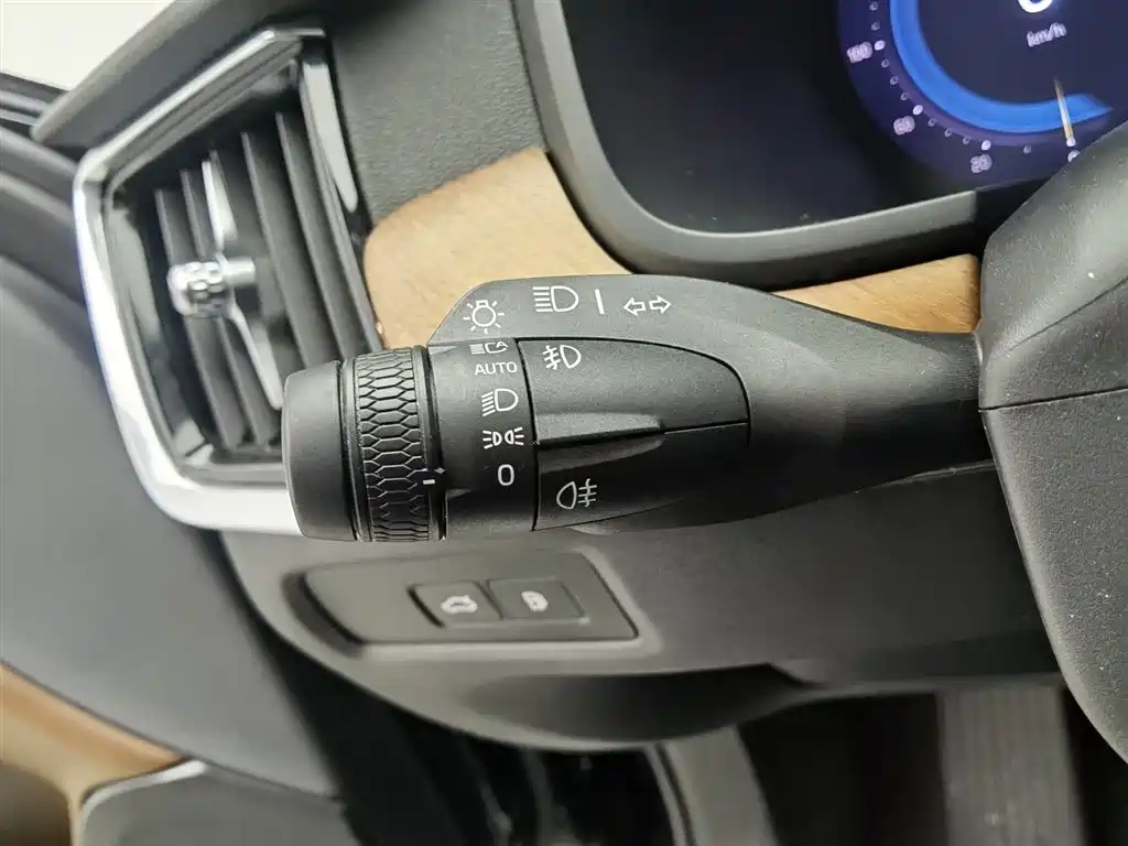 Volvo S90 plug-in hybrid 2024 plug-in hybrid four-wheel drive long range Zhiyi luxury version купить на сайте DeffCars