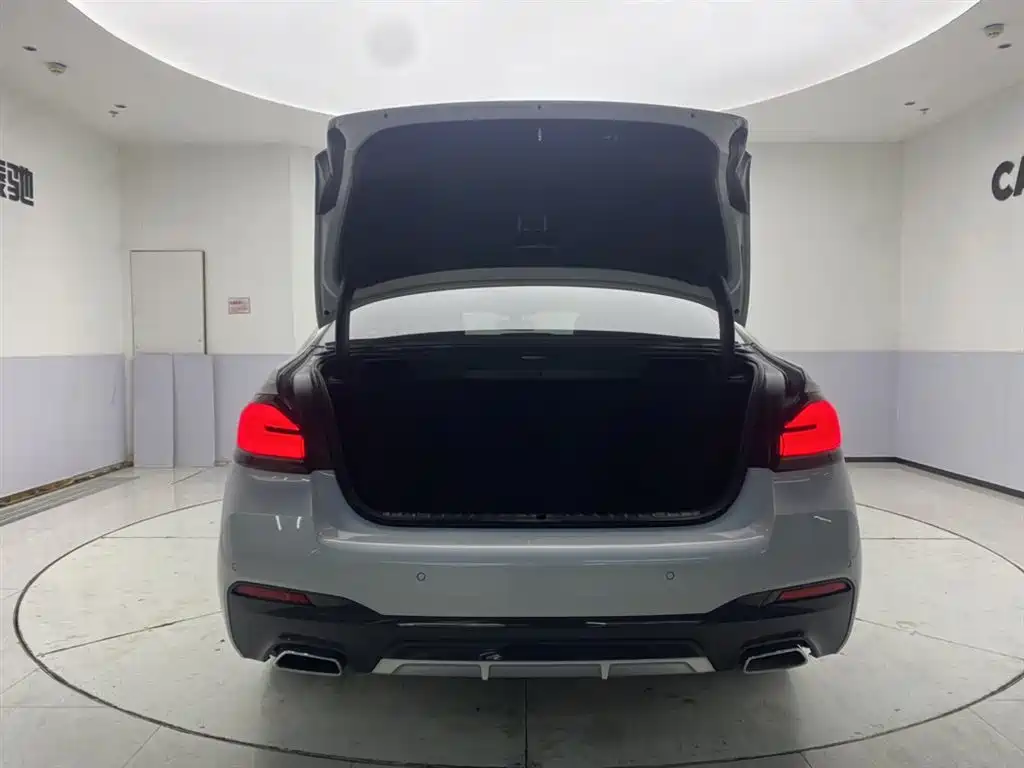 BMW 5 Series 2023 530Li Leading M Sports Package купить на сайте DeffCars