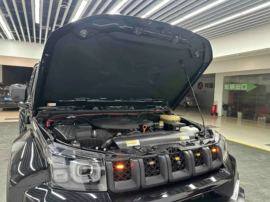 Beijing off-road BJ40 2020 2.0T automatic four-wheel drive city hunter version knight type купить на сайте DeffCars