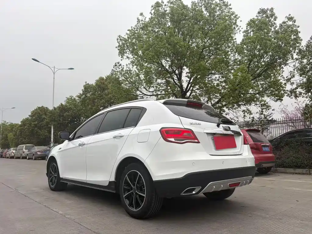 Emgrand 2017 hatchback RS million model 1.5L CVT upward version купить на сайте DeffCars