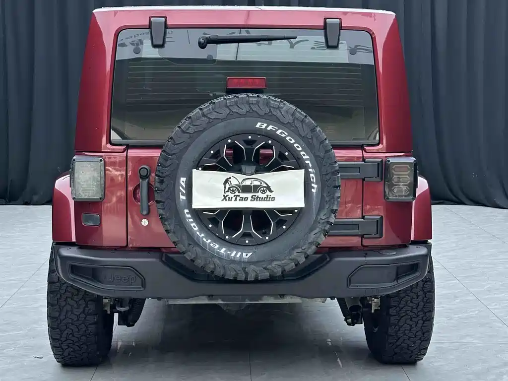 Wrangler 2012 3.6L Sahara four-door version купить на сайте DeffCars