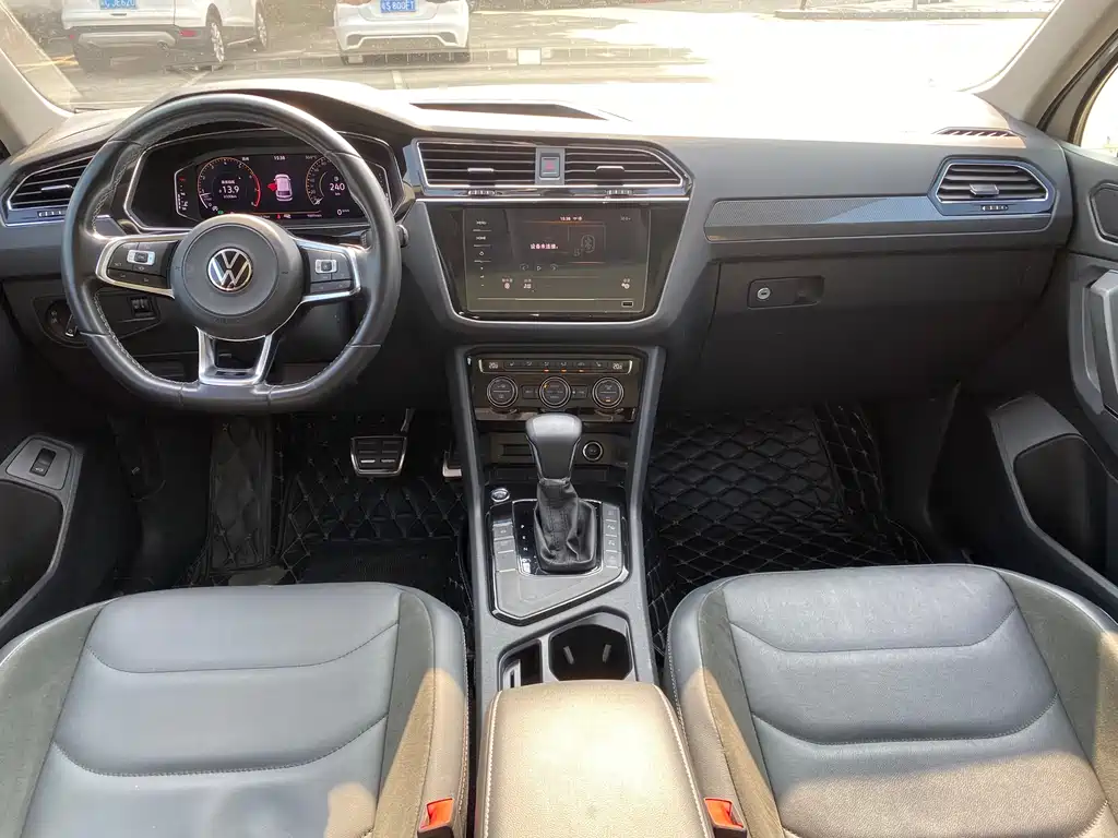 Tiguan L 2021 330TSI automatic two-wheel drive R-Line version купить на сайте DeffCars
