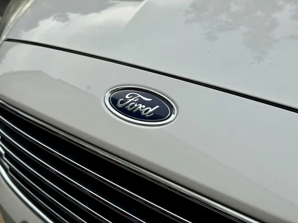 Focus 2018 sedan classic 1.6L automatic stylish smart mobility version купить на сайте DeffCars