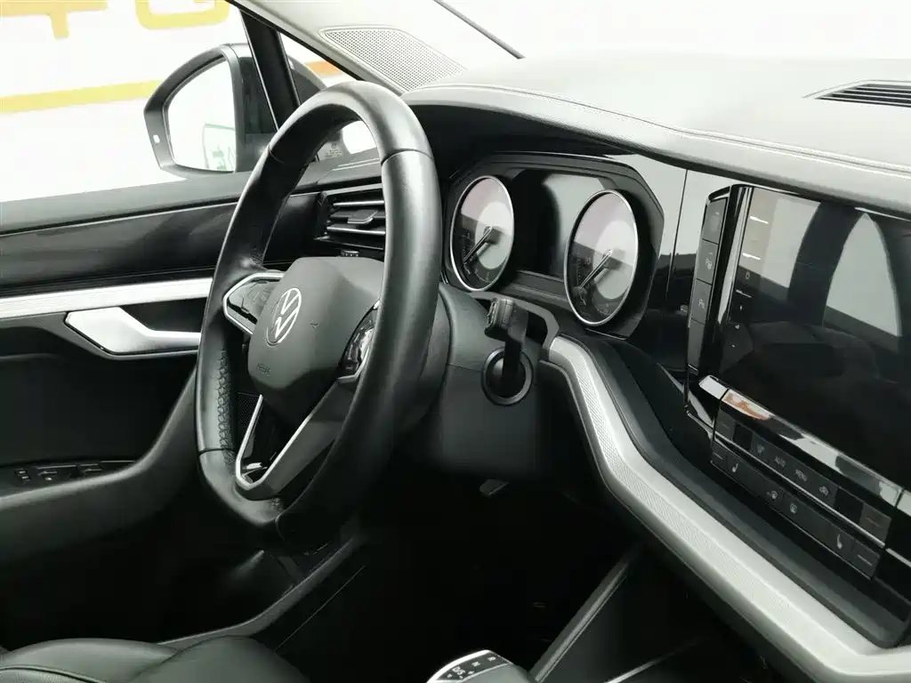 Touareg 2021 2.0TSI Pilot Special Edition купить на сайте DeffCars