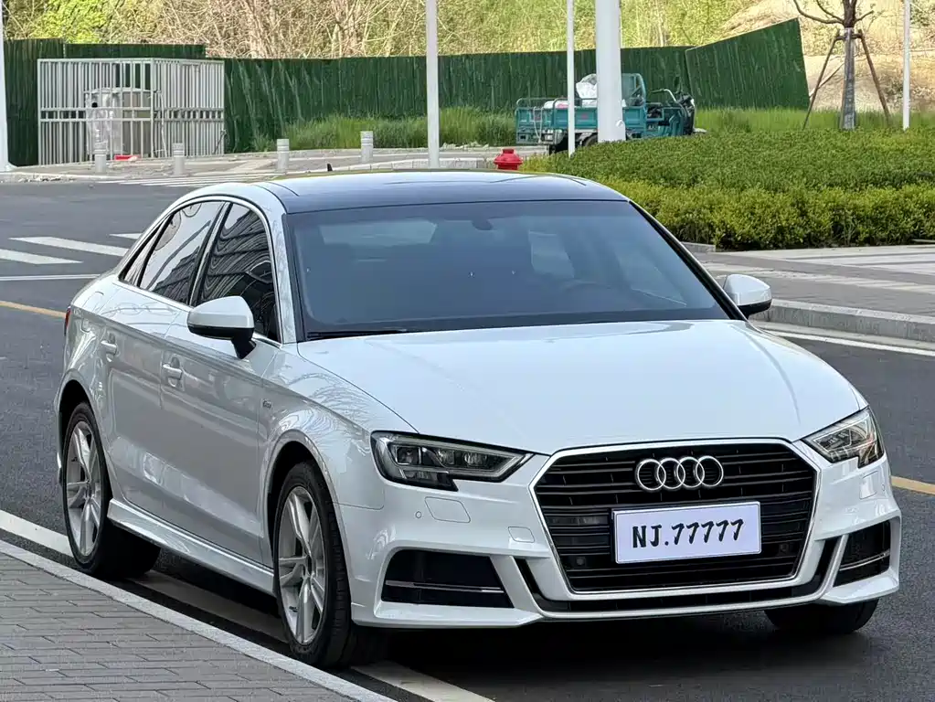Audi A3 2019 Limousine 35 TFSI Sports National VI купить на сайте DeffCars