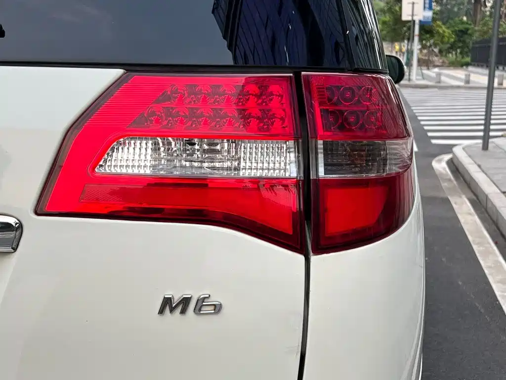 BYD M6 2015 2.4L automatic luxury model купить на сайте DeffCars