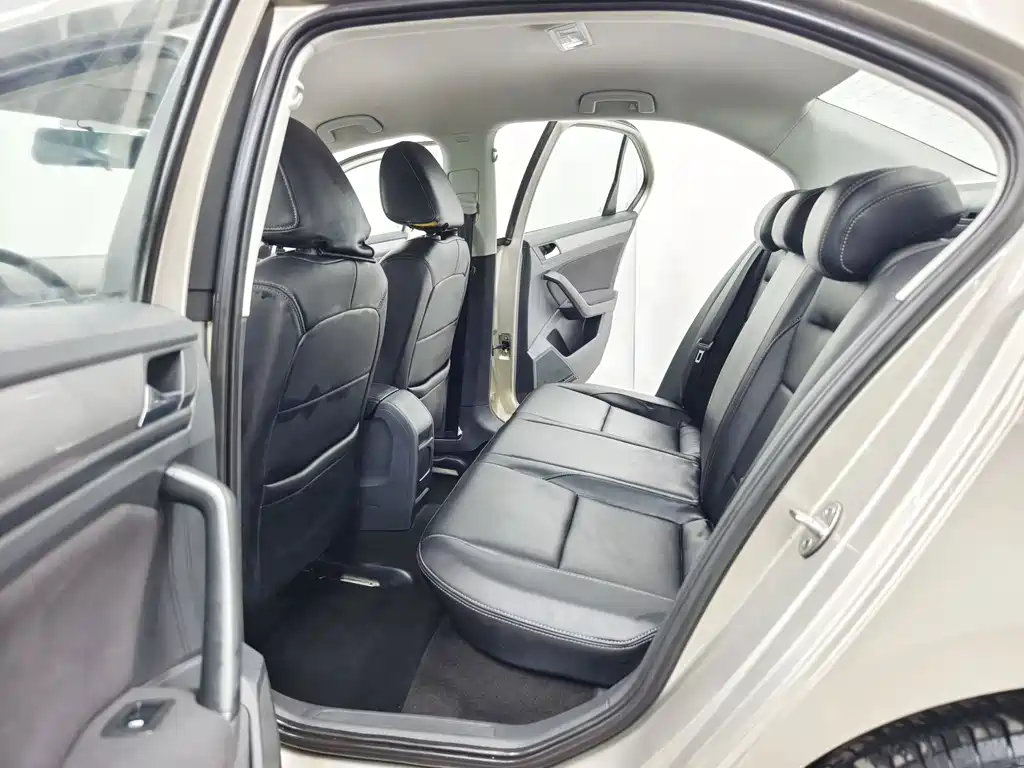 Bora 2017 1.6L automatic fashion model купить на сайте DeffCars