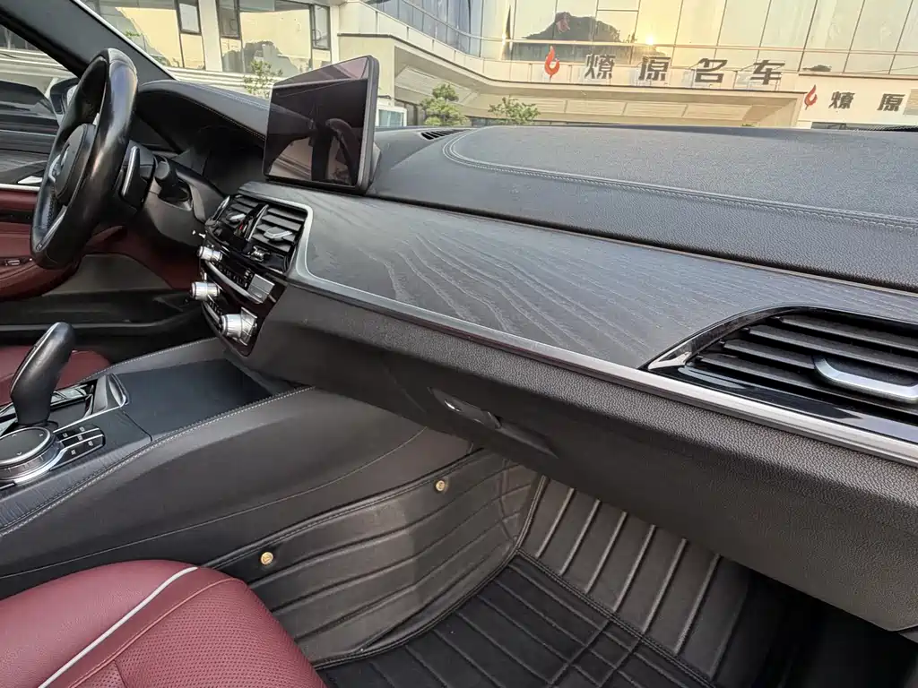 BMW 5 Series 2021 530Li Leading M Sports Package купить на сайте DeffCars