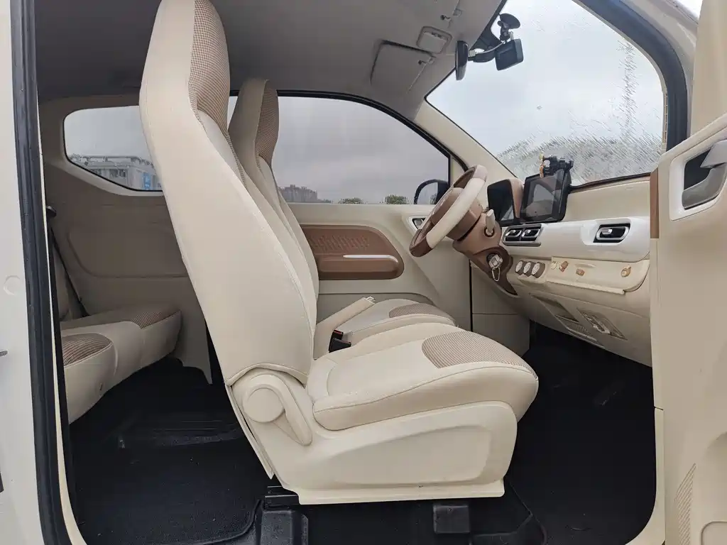Hongguang MINIEV 2024 third generation 215km advanced version купить на сайте DeffCars