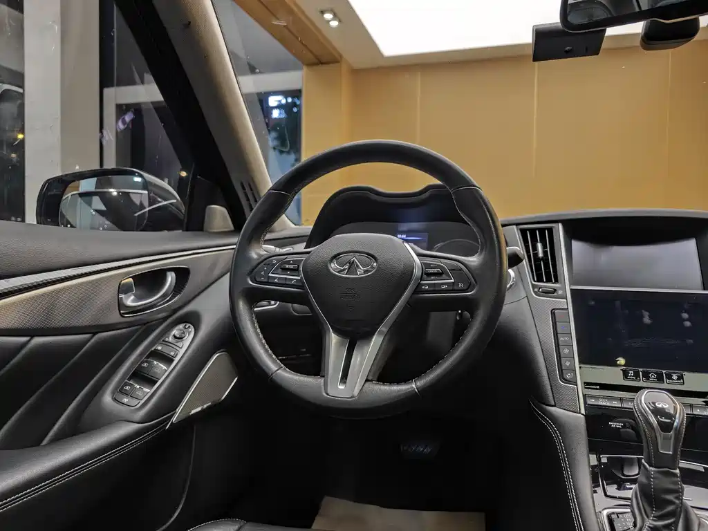 Infiniti Q50L 2018 2.0T Premium Edition National VI купить на сайте DeffCars