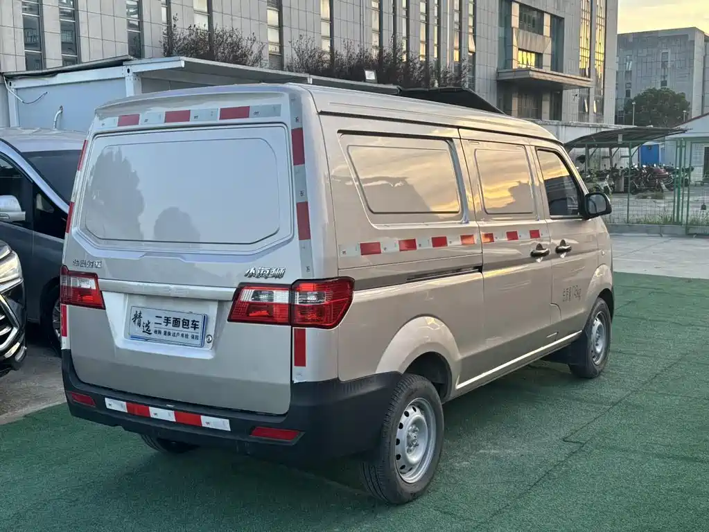 Hiace X30 2023 1.5L business van 2/5 seats air-conditioned version SWC15M купить на сайте DeffCars