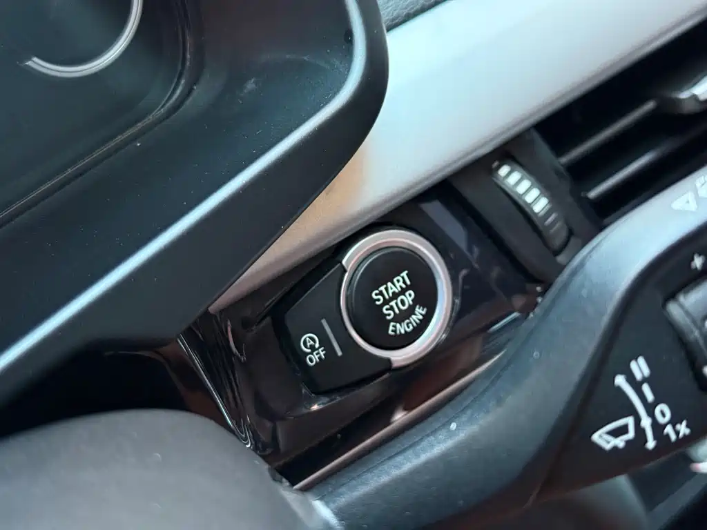 BMW X6 2018 xDrive35i leading model купить на сайте DeffCars
