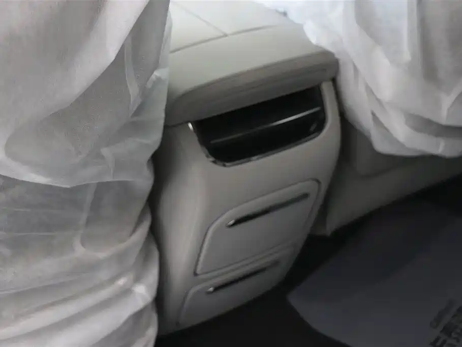 Volvo EM90 2025 Ultra six-seater купить на сайте DeffCars