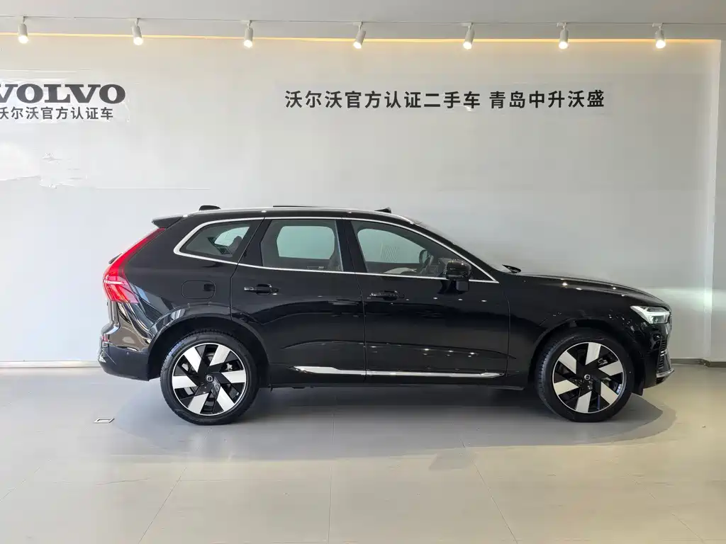 Volvo XC60 plug-in hybrid 2025 plug-in hybrid long-range four-wheel drive Zhiya luxury version купить на сайте DeffCars