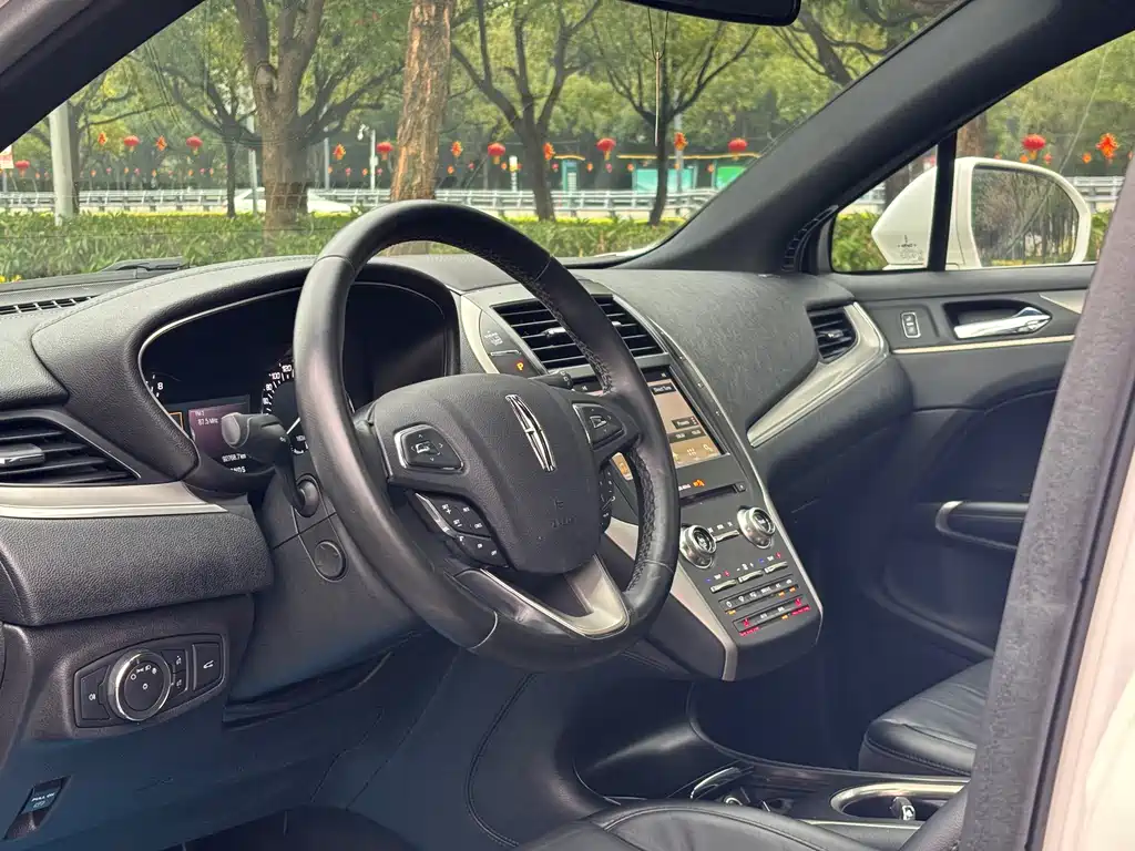 Lincoln MKC 2017 2.0T 2WD Exclusive Edition купить на сайте DeffCars