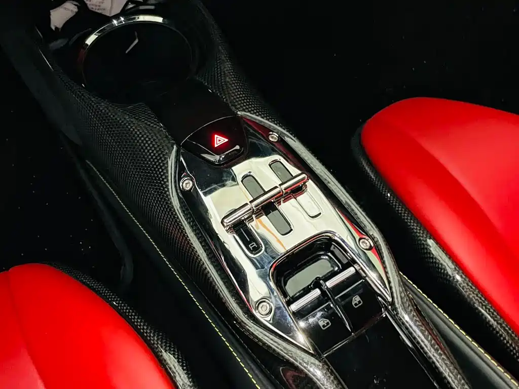 SF90 2020 3.9T V8 Stradale купить на сайте DeffCars