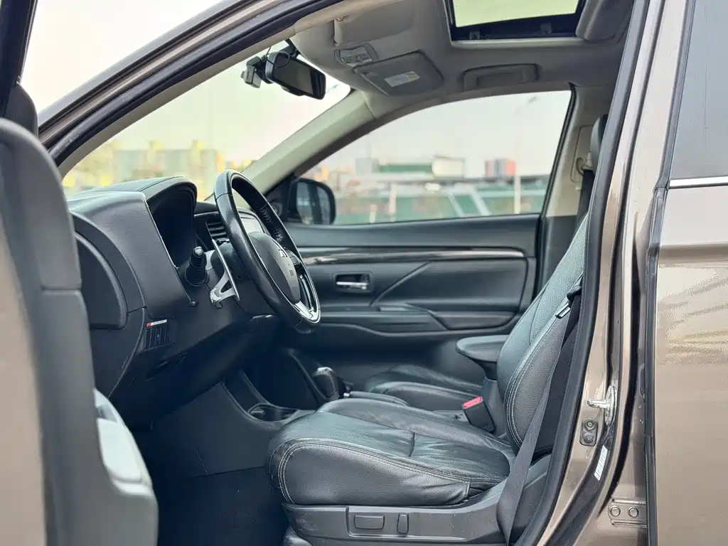 Outlander 2016 2.4L four-wheel drive elite version 5 seats купить на сайте DeffCars