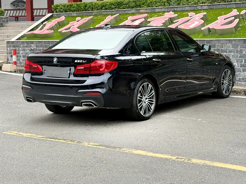 BMW 5 Series 2018 facelift 530Li leading M sports package купить на сайте DeffCars