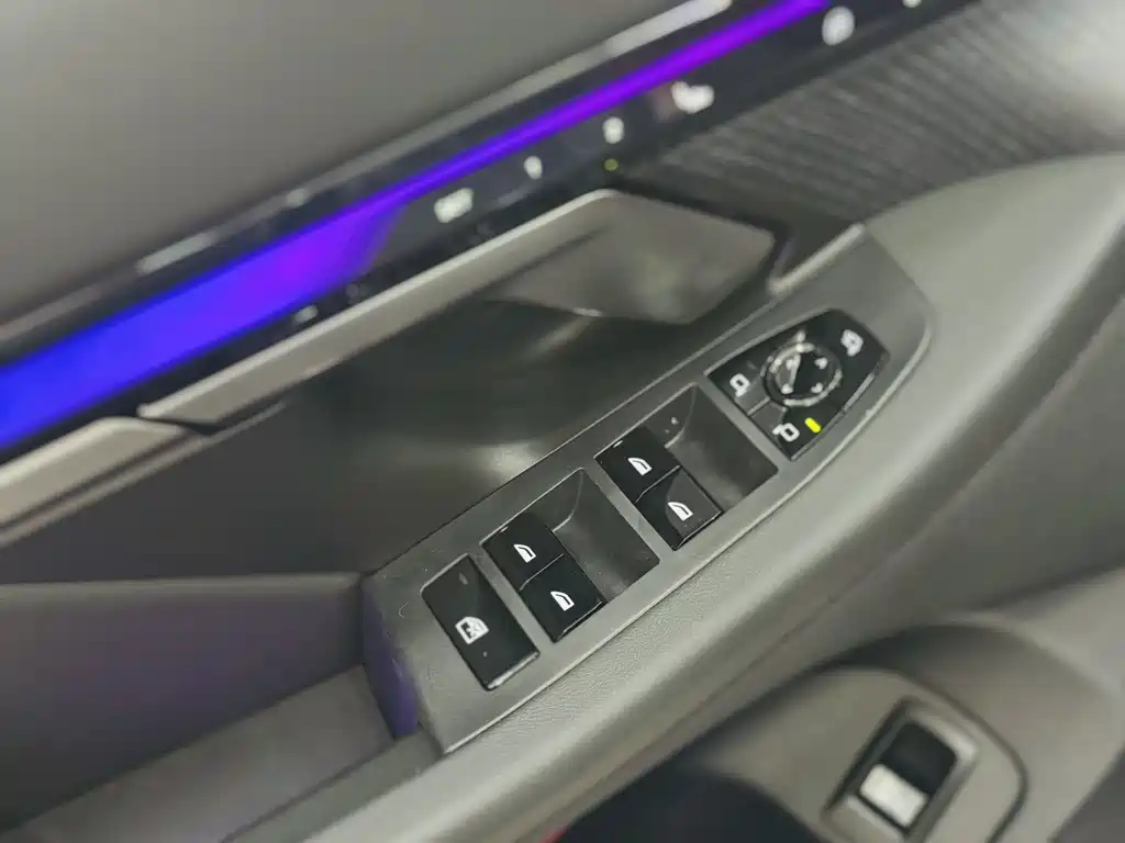 BMW 5 Series 2024 530Li Exclusive Luxury Package купить на сайте DeffCars