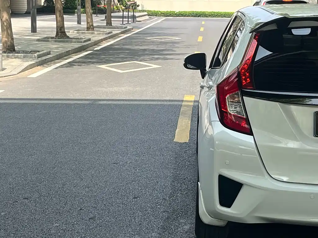 Fit 2016 1.5L LX CVT comfort model купить на сайте DeffCars