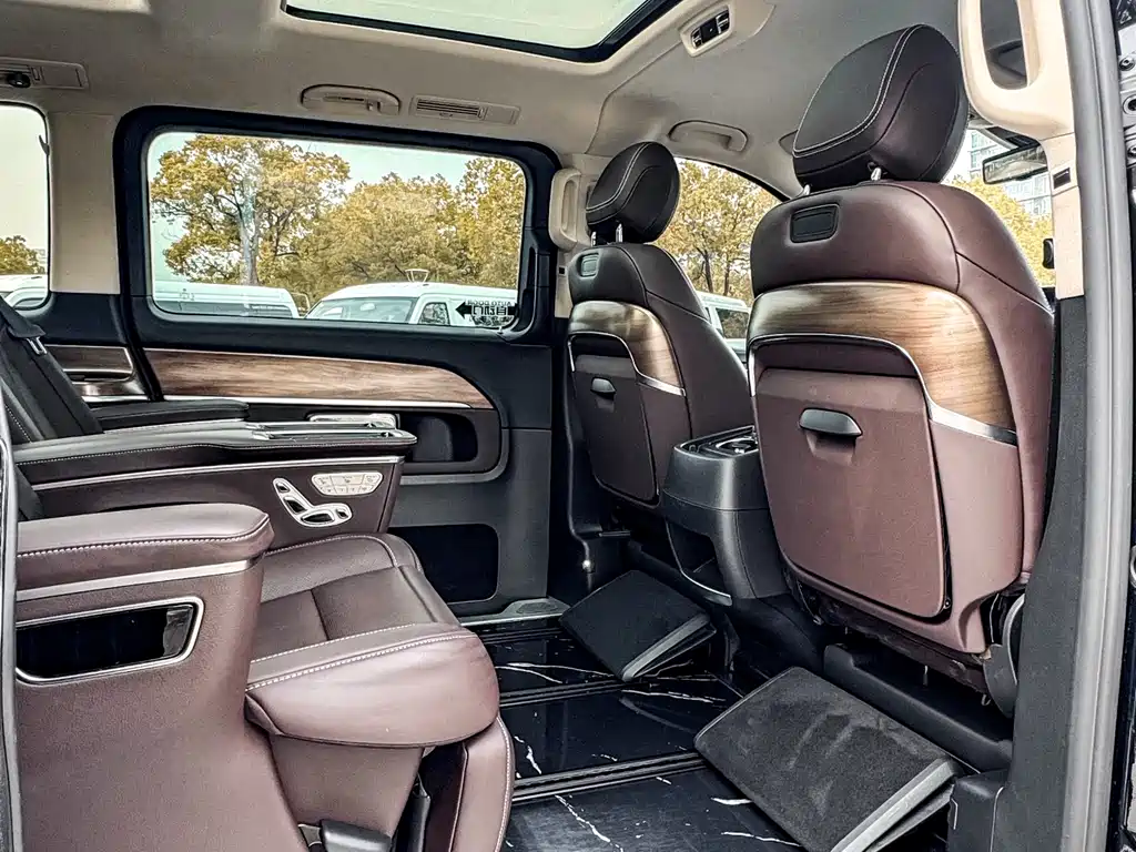 Mercedes-Benz V-Class 2022 V 260 L Long Wheelbase Luxury Edition купить на сайте DeffCars