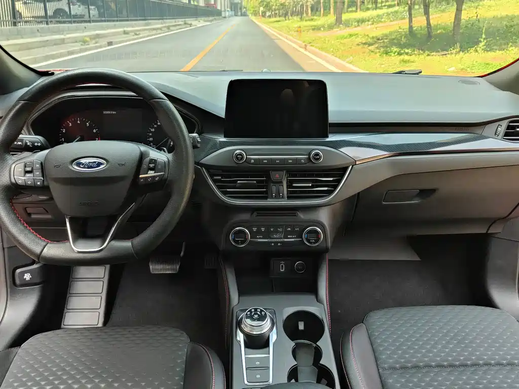 Focus 2020 Hatchback EcoBoost 180 Automatic ST Line купить на сайте DeffCars