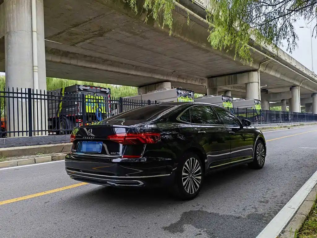 Passat 2022 330TSI Deluxe Edition купить на сайте DeffCars