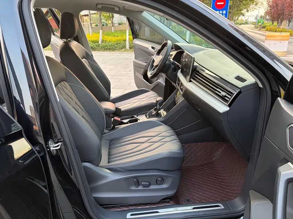 Tiguan L 2024 330TSI automatic two-wheel drive R-Line version купить на сайте DeffCars