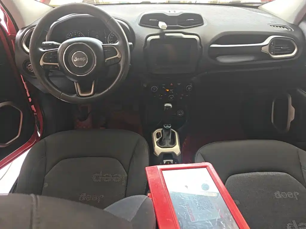Renegade 2018 Internet large screen version 180T automatic high energy купить на сайте DeffCars