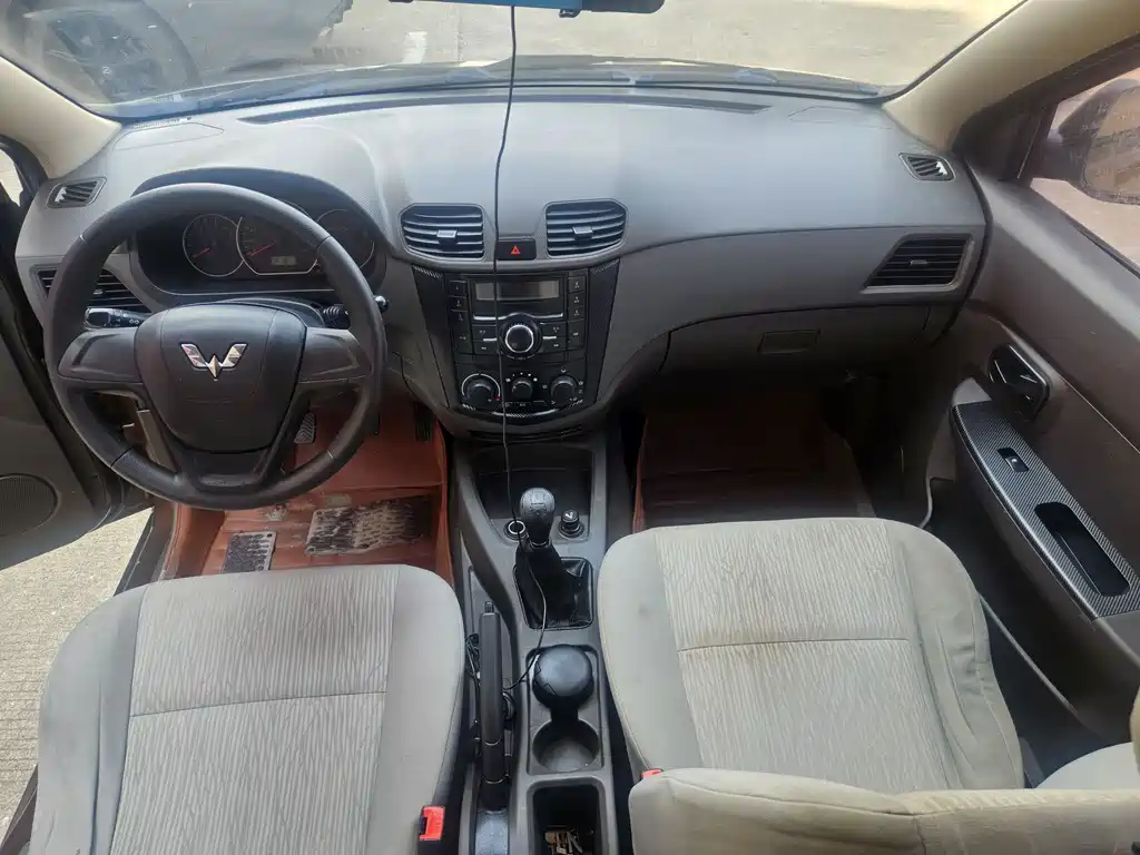 Wuling Hongguang 2015 1.2L S basic model National IV купить на сайте DeffCars