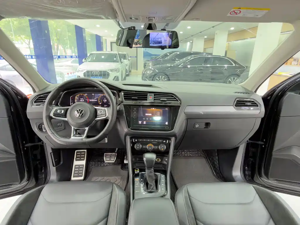 Tiguan L 2021 330TSI automatic two-wheel drive R-Line version купить на сайте DeffCars