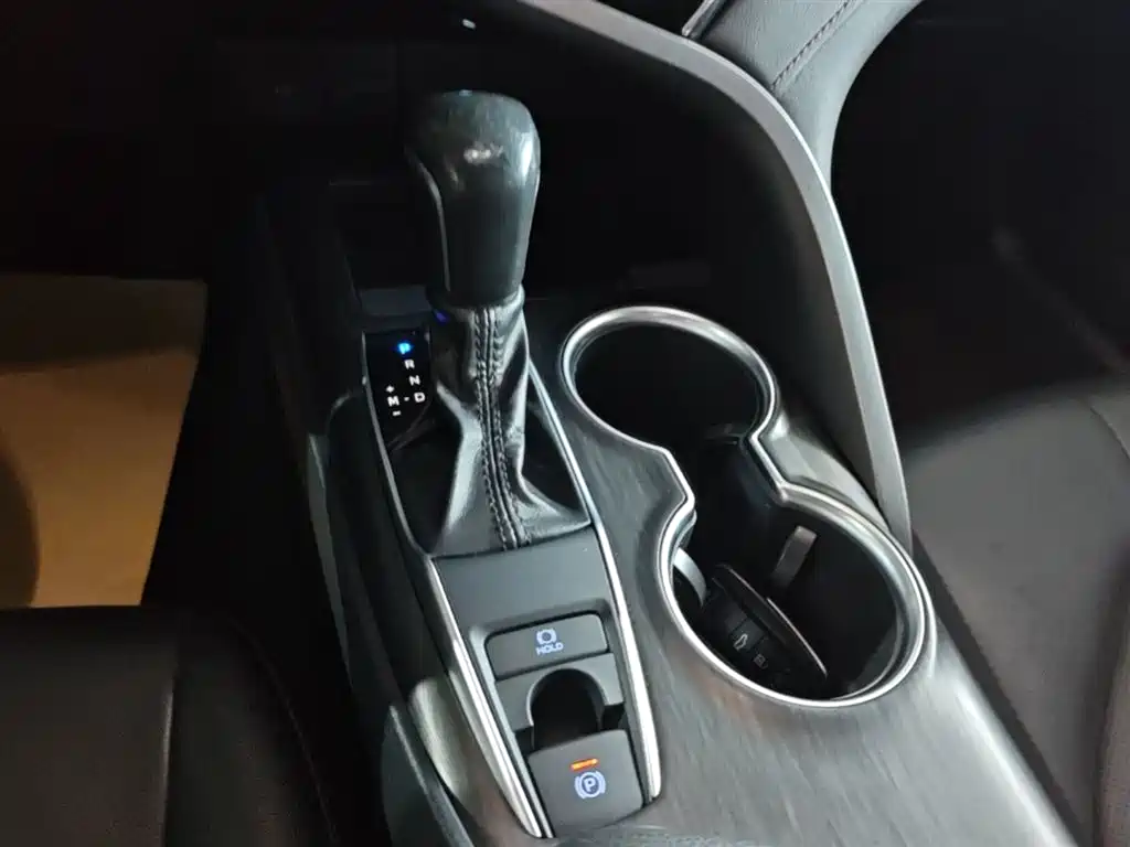 Camry 2021 2.0G Deluxe Edition купить на сайте DeffCars