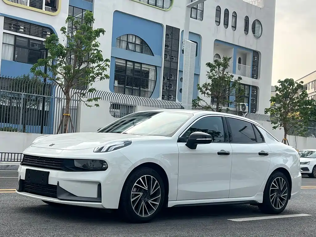 Lynk & Co 03 2022 1.5TD DCT Pro купить на сайте DeffCars