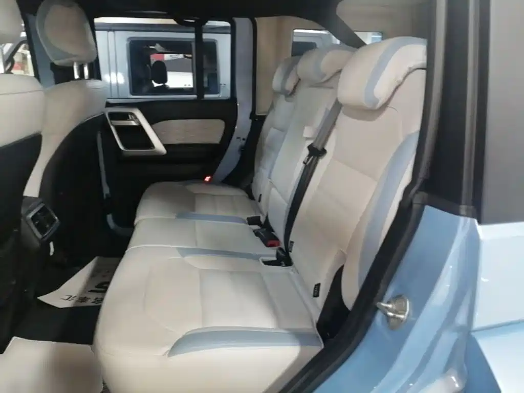 Beijing BJ40 2023 2.0T Automatic 4WD City Hunter Edition купить на сайте DeffCars