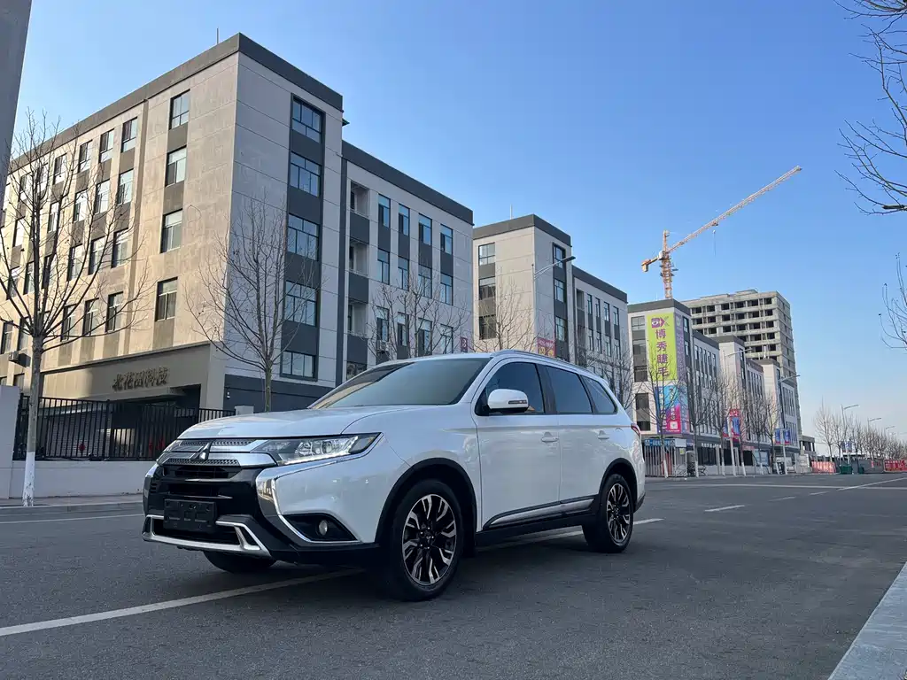 Outlander 2019 2.0L 2WD Enjoy Edition, 5 seats, National VI купить на сайте DeffCars