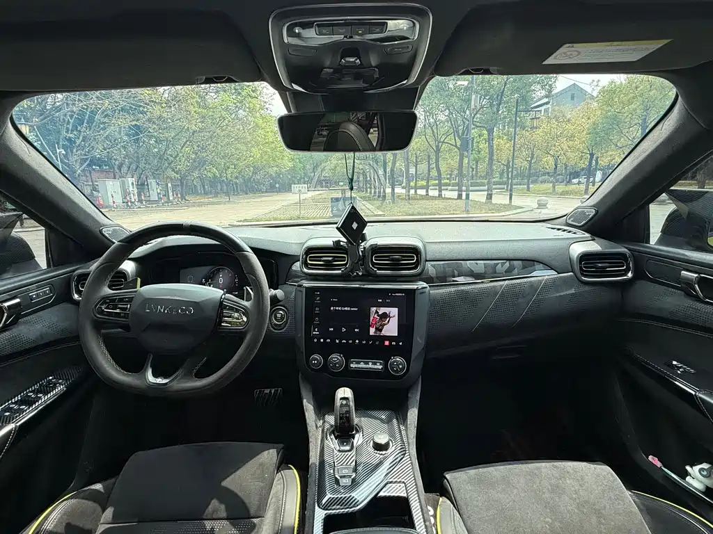 Lynk & Co 03 2021 03+ 2.0TD automatic performance package version купить на сайте DeffCars