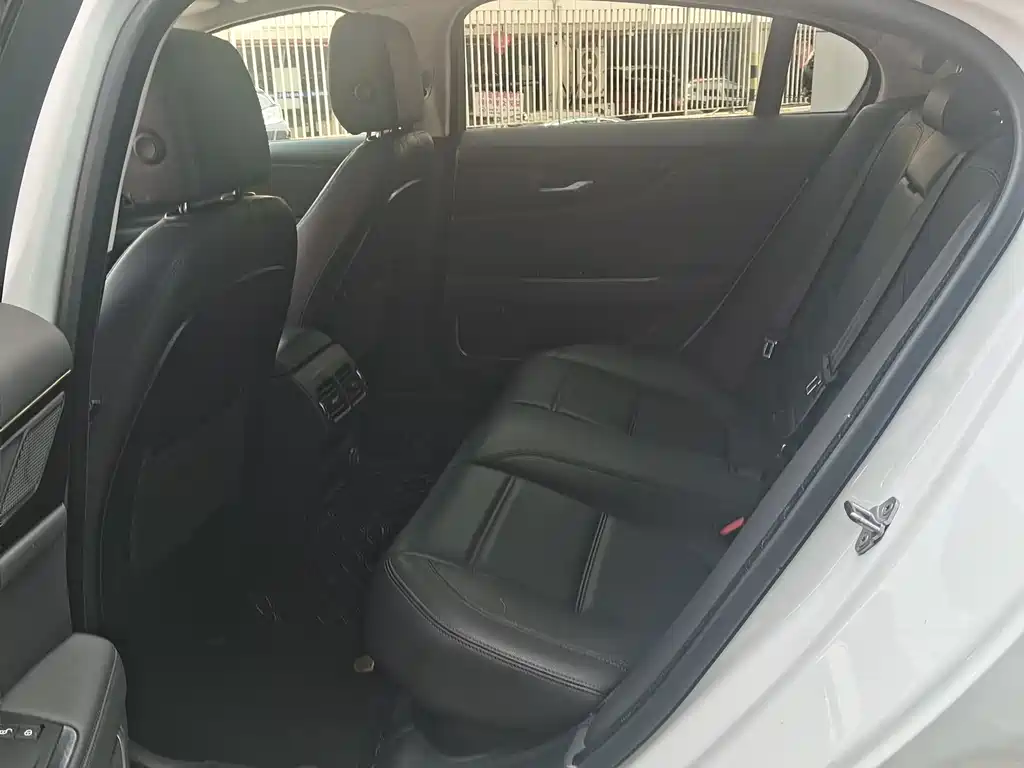 Jaguar XEL 2021 2.0T 250PS S Advanced and Elegant Edition купить на сайте DeffCars