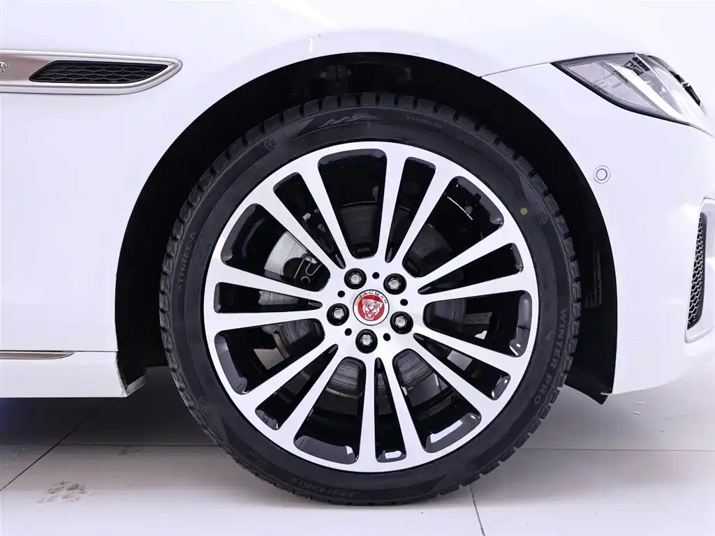 Jaguar XFL 2024 2.0T P250 two-wheel drive exclusive luxury version купить на сайте DeffCars
