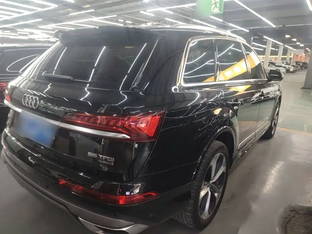 Audi Q7 2021 55 TFSI quattro S line sports version купить на сайте DeffCars