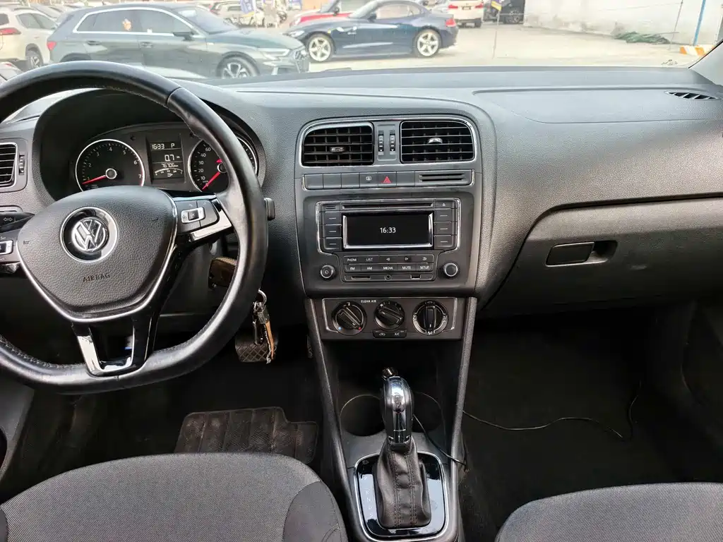 Polo 2016 1.6L automatic comfort model купить на сайте DeffCars