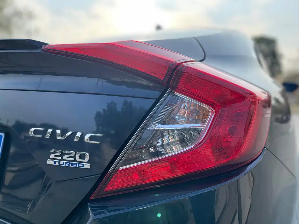 Civic 2019 220TURBO CVT combustion version National VI купить на сайте DeffCars
