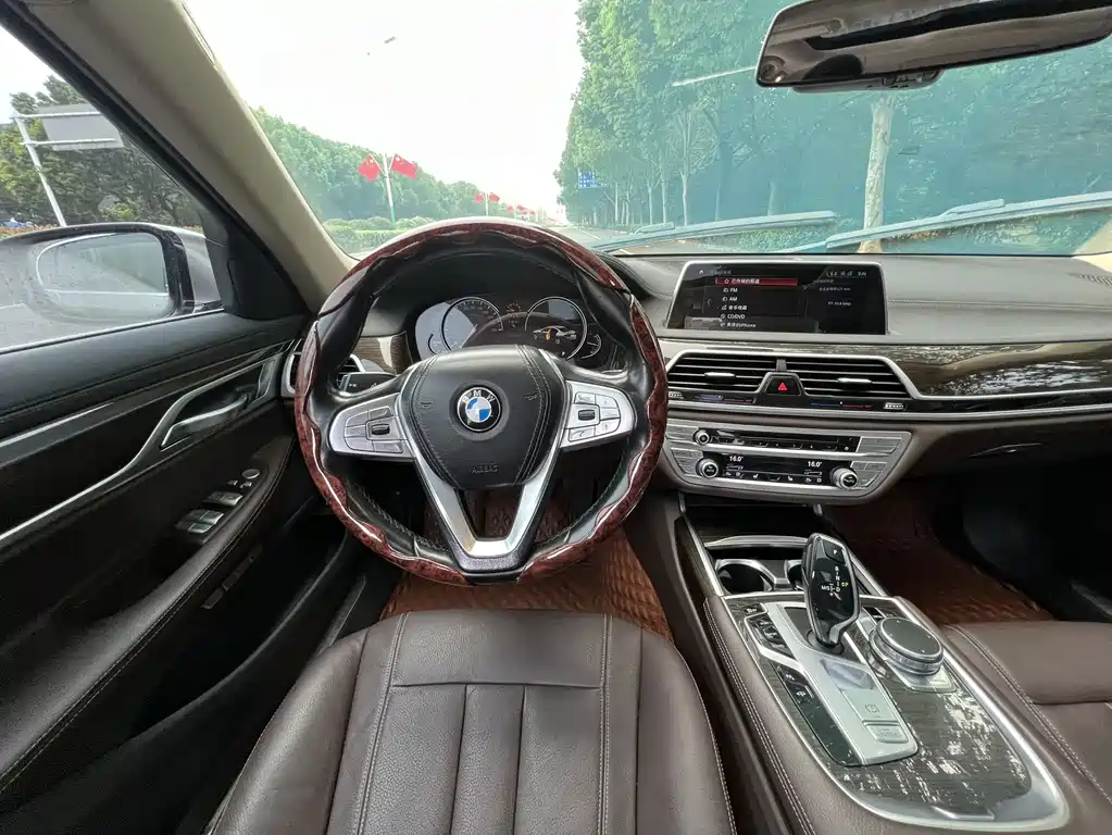 BMW 7 Series 2018 730Li Leading Excellence Package купить на сайте DeffCars