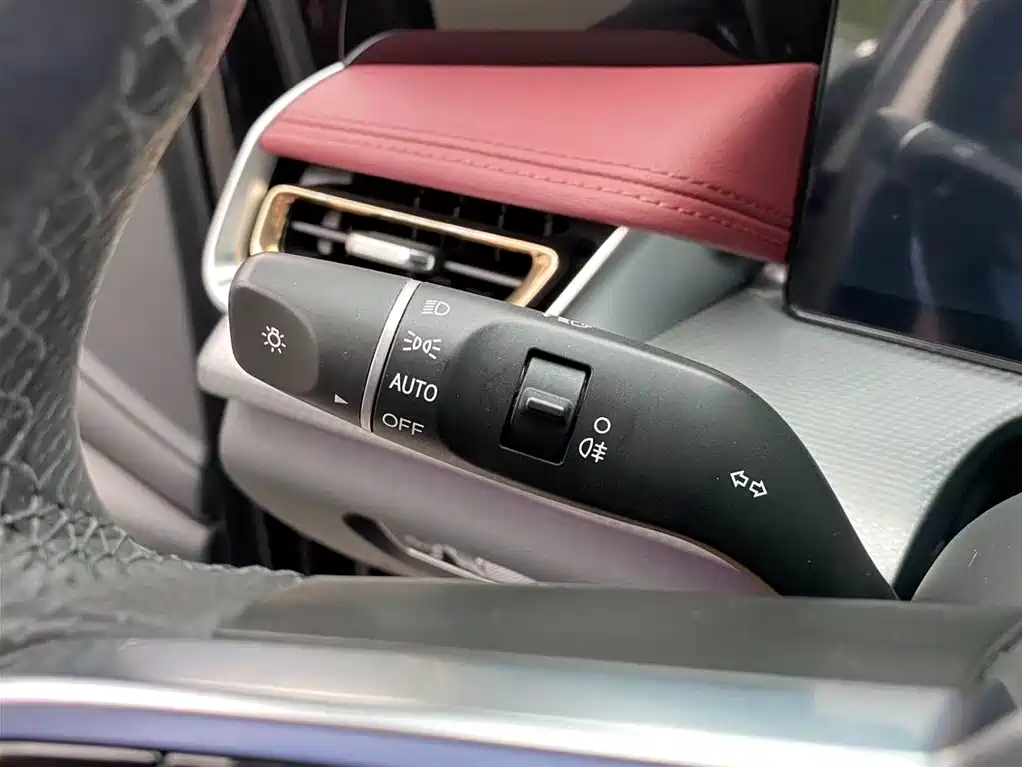 Hongqi H5 2023 2.0T Automatic Zhilianqichang Edition купить на сайте DeffCars