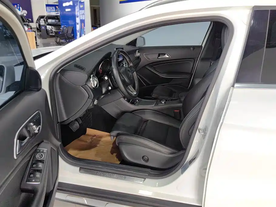 Mercedes-Benz GLA 2018 GLA 200 Fashion Model купить на сайте DeffCars