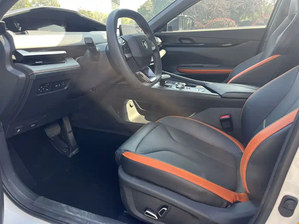 Changan UNI-V 2023 1.5T exclusive model купить на сайте DeffCars
