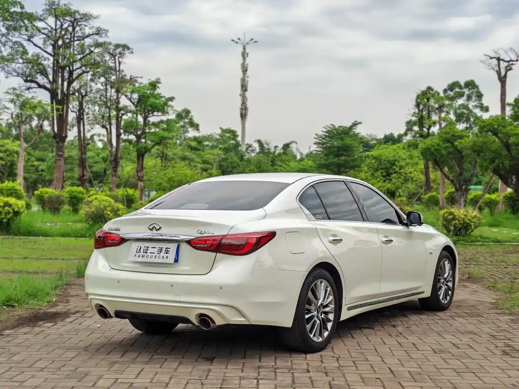 Infiniti Q50L 2018 2.0T Premium Edition National VI купить на сайте DeffCars